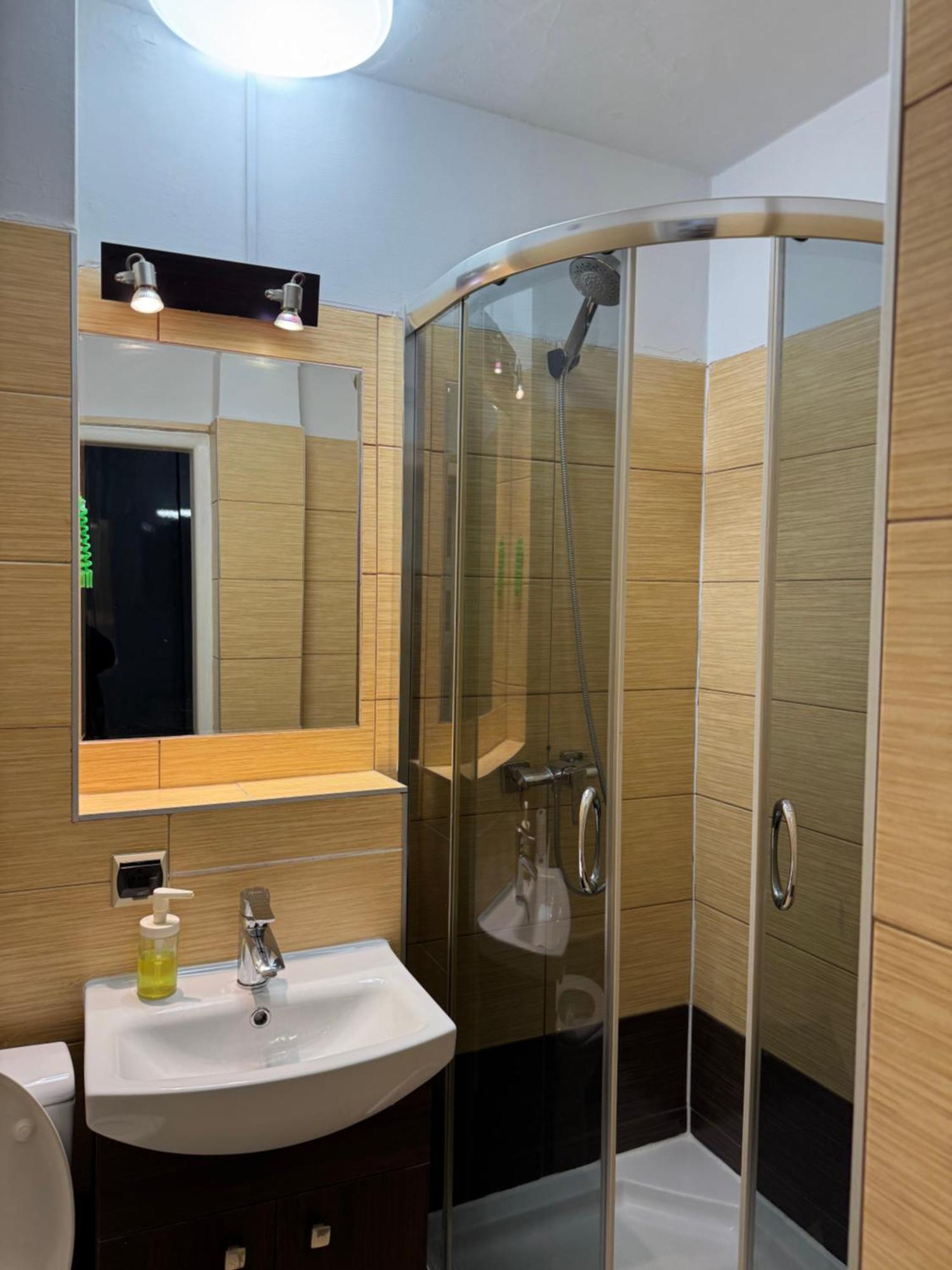 ורשה Coser Apartamenty Metro Onz מראה חיצוני תמונה
